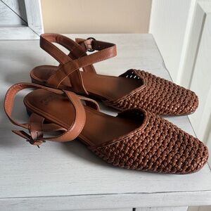 FRYE AND CO. Tan Woven Sandals